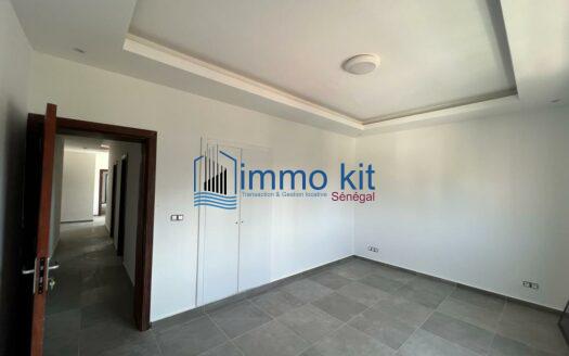 Appartement F4 immeuble (R+10 | Point-E)